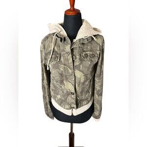 Maurices | Camouflage Jacket with Beige Zip Up Hoodie | Size Small Pre Loved EUC